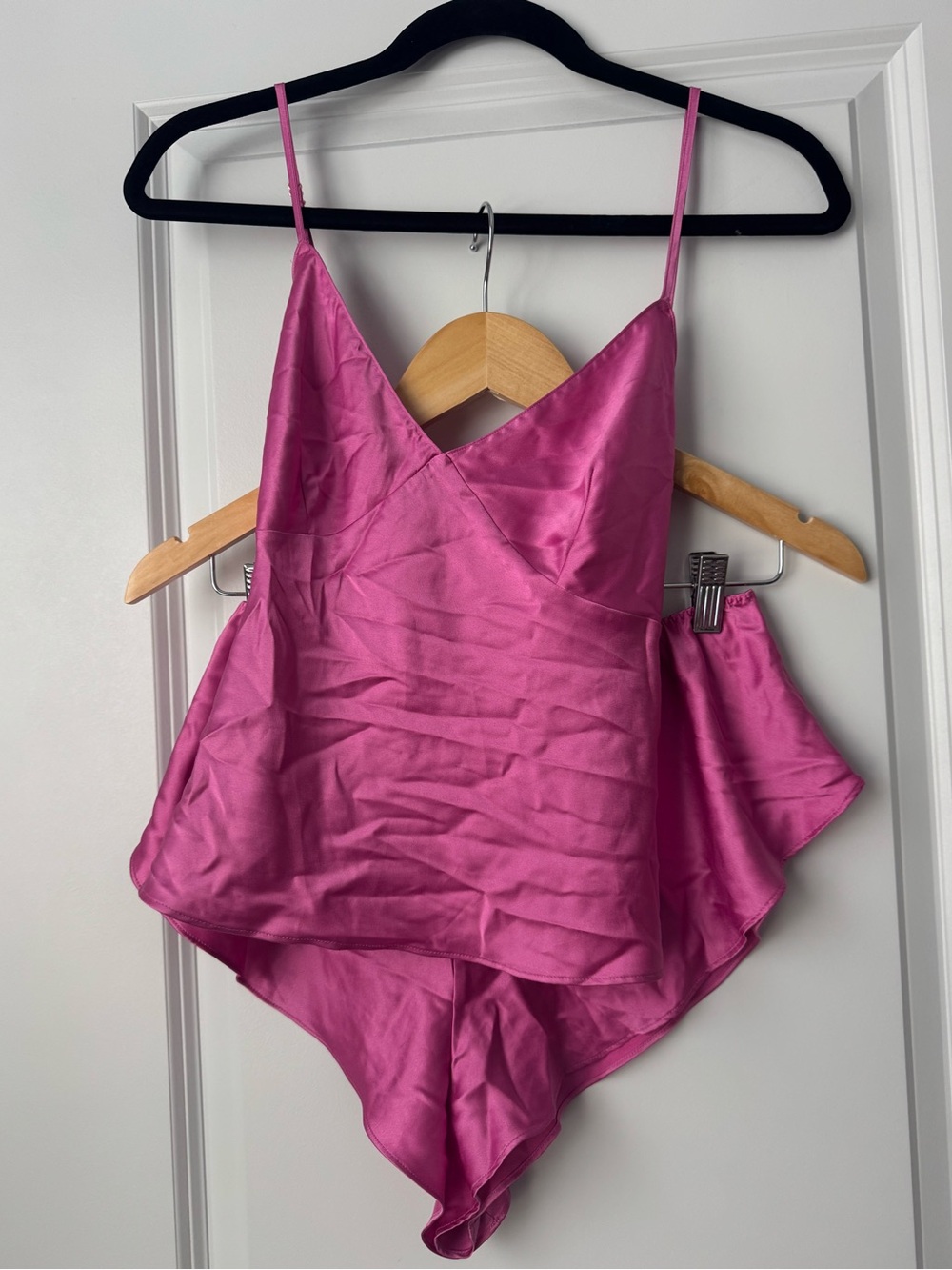 Victoria's Secret Satin Open-Back Cami & Shorts Set Hot Pink Peony sz Medium - Picture 5 of 10